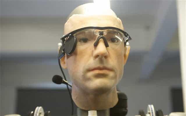 Bionic Man Has Fully Functional Mechanical Organs