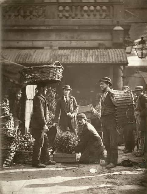 Covent Garden Labourers. (Photo by John Thomson/LSE Digital Library)