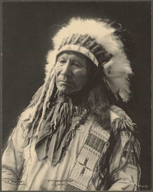 Chief American Horse, Sioux, 1899. (Photo by Frank A. Rinehart)