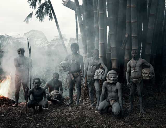 The Asaro cover themselves in mud, wear terrifying masks and brandish spears. Legend has it that the Mudmen were defeated by an enemy tribe and forced to flee into the Asaro River. They waited until dusk before attempting to escape. The enemy saw them rise from the muddy banks covered in mud and thought they were spirits. Terrified, they ran back to their village. After that episode, all of the neighbouring villages came to believe the Asaro had the spirits of the river on their side. Clever elders of the village saw the advantage of this and kept the illusion alive. (Jimmy Nelson)