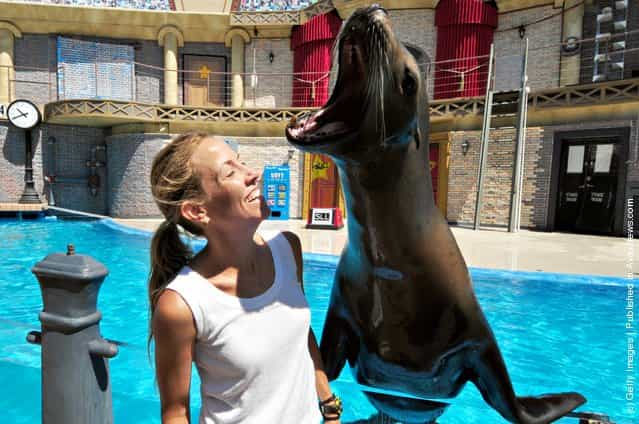 Sheryl Crow Visits SeaWorld San Diego