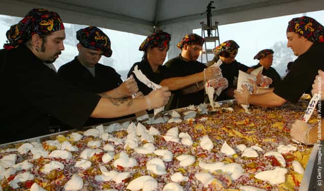 Guinness World Records Awards Ninety Nine Restaurants With World's Largest Nachos
