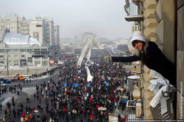 Thousands Take Part In Pro/Anti-Putin Protest