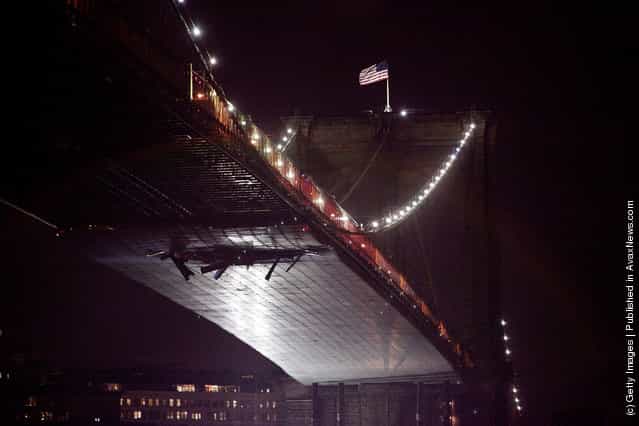 Brooklyn Bridge Scaffolding Suffers Damage From Crane Pushed By Tugboat