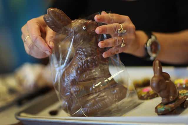 Chocolatier Makes Chocolate Bunnies Ahead of Easter