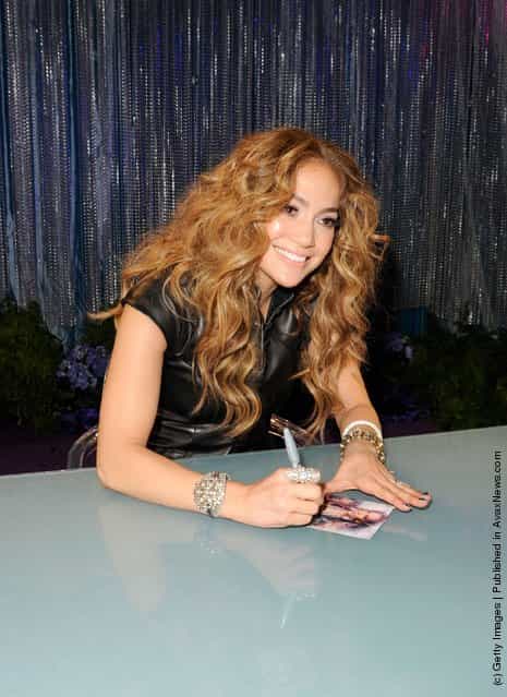 Jennifer Lopez CD Signing To Celebrate Her New Album «LOVE?» At The Hard Rock Cafe Hollywood