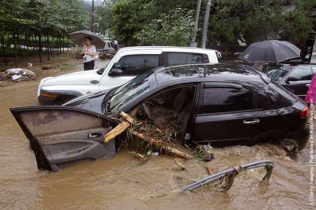 Torrentail Rain Hit South Korea, Trigger Landslides