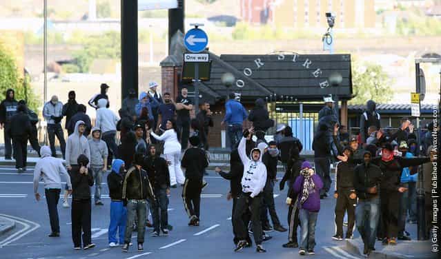 Youths react during riots in Birmingham City Centre on August 8, 2011 in Birmingham, England
