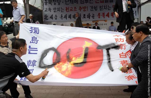 South Koreans burn a Japanese national flag