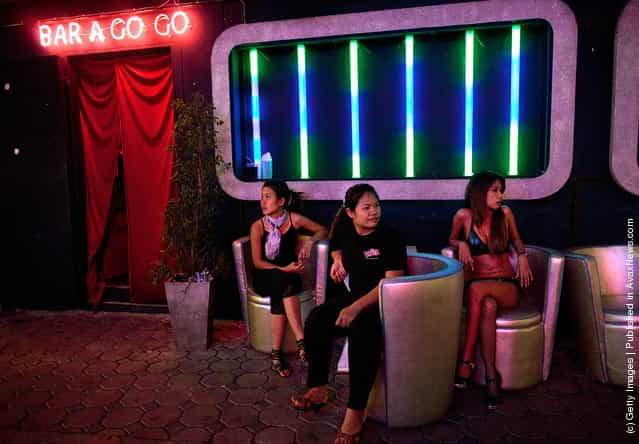 Bar Go-Go girls