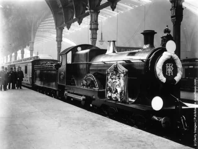 1901: A spotless GWR (Great Western Railway) locomotive, the Royal Sovereign waiting to carry Queen Victorias coffin
