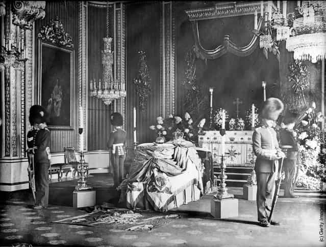 1910: Guards surround the coffin at the private lying in state of King Edward VII at Buckingham Palace, London