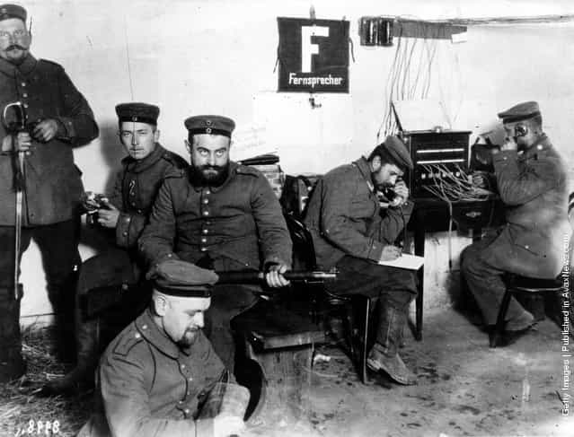 1914: German field telegraph operators at work in Warsaw