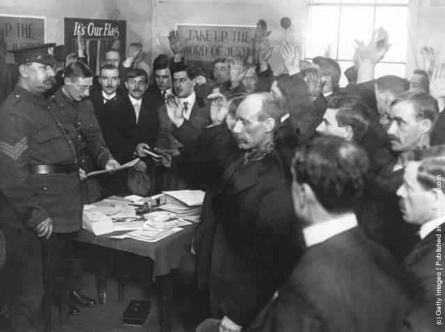1914: Army recruits taking the oath at offices in White City