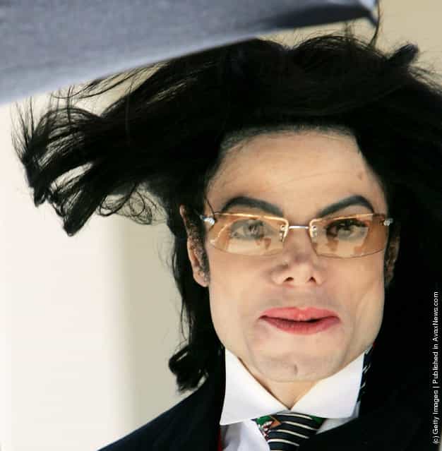 Michael Jackson arrives at Santa Barbara County Courthouse during the third week of his trial