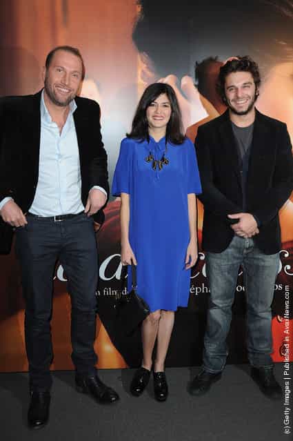 Francois Damiens (L) and Audrey Tautou (C) and Pio Marmai (R) attend La Delicatesse Paris Premiere