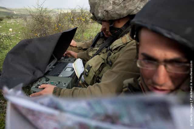 Israeli soldiers get ready to launch the Skylark drone