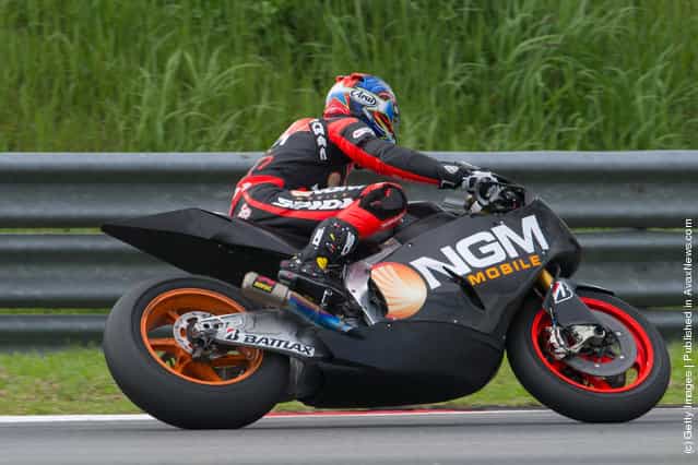 Colin Edwards of USA and NGM Mobile Forward Racing rounds the bend during the third day of MotoGP testing at Sepang Circuit