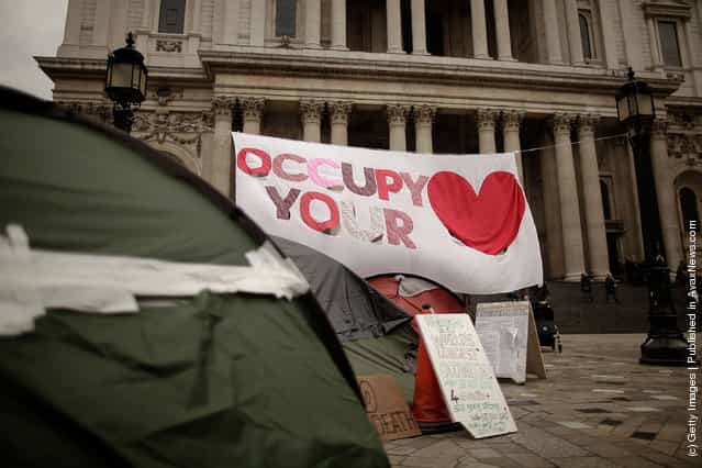 Anti-Capitalist protestors from the Occupy LSX movement at St. Pauls Cathedral
