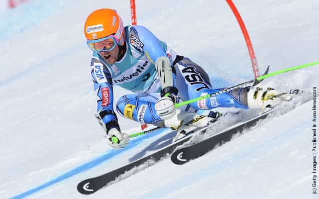 Ted Ligety of the USA competes during the Audi FIS Alpine Ski World Cup Men's Giant Slalom