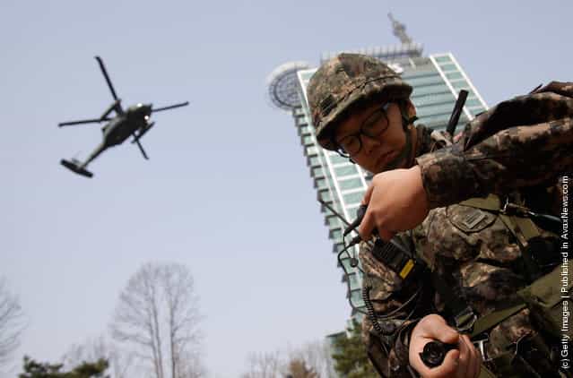 A South Korean soldier from Capital Defense Command participate in a anti-terror exercise