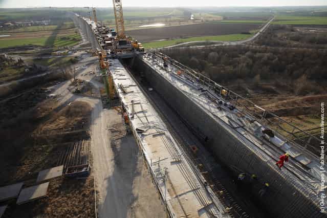 Unstrut Valley high-speed railway bridge near Karsdorf, Germany