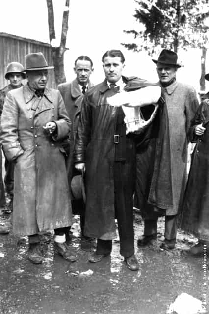 U.S. soldier, Walter Dornberger, Herbert Axter, Wernher von Braun, Hans Lindenberg, and Bernhard Tessmann (partially cropped) after the scientists surrendered to the Allies in 1945