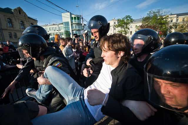 Anti-Putin Protestors Clash With Police In Moscow