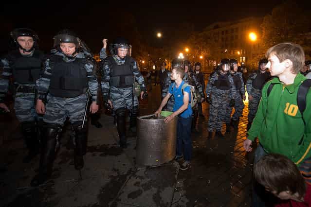 Anti-Putin Protestors Clash With Police In Moscow