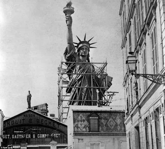 STATUE OF LIBERTY IN PARIS