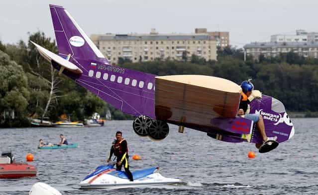 A makeshift aircraft plummets into the Moskva River during the Red Bull Flugtag Moscow 2011 competition. (Photo by Sergei Karpukhin/Reuters)