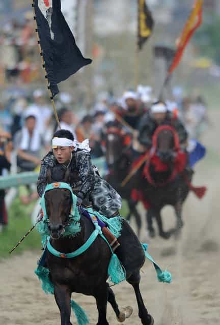 Local people in samurai armor race horses during the annual Soma Nomaoi Festival in Minamisoma, Fukushima Prefecture, on July 29, 2012. Some 400 horses and thousands of people took part in the 1,000-year-old [Soma Nomaoi], or wild horse chase, at the weekend in the shadow of Japans crippled Fukushima nuclear plant. (Photo by Toru Yamanaka/AFP Photo)