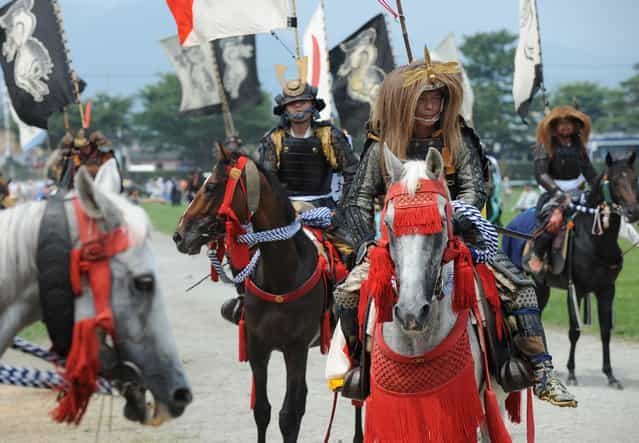 Local people in samurai armor ride their horses during a parade at the annual Soma Nomaoi Festival in Minamisoma, Fukushima Prefecture, on July 29, 2012. Some 400 horses and thousands of people took part in the 1,000-year-old [Soma Nomaoi], or wild horse chase, at the weekend in the shadow of Japans crippled Fukushima nuclear plant. (Photo by Toru Yamanaka/AFP Photo)