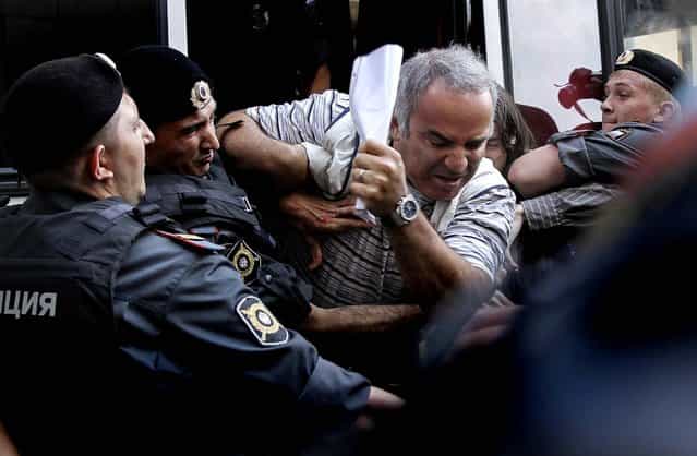 Police officers detain former world chess champion Garry Kasparov, a leading opposition activist, outside the court in Moscow. (Photo by Lisa Kessler/Associated Press)