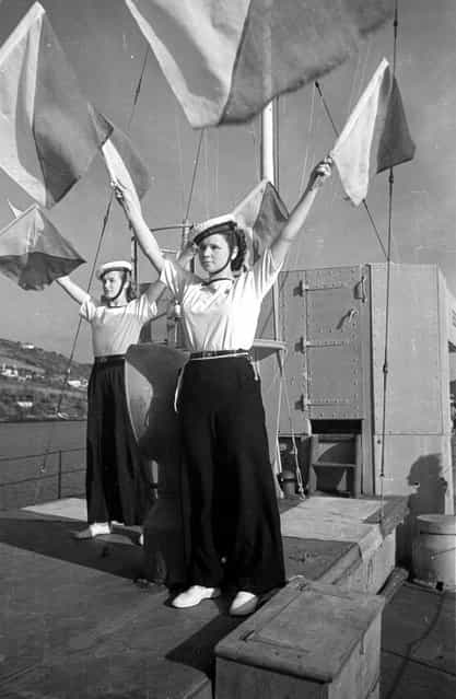 Sea-Ranger Girl Guides doing their semaphore practice on board the Motor Torpedo Boat 630 moored in the River Dart close to Dartmouth Naval College. 21st August 1948. (Photo by Charles Hewitt/Picture Post)