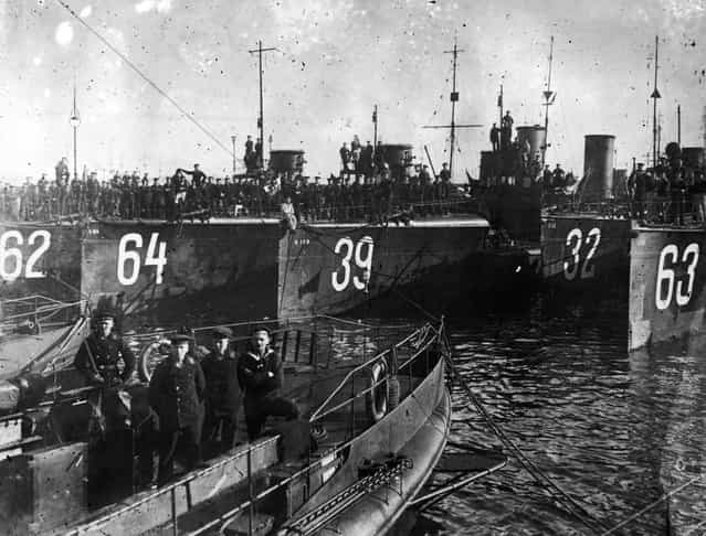 Men and ships of the German Torpedo Flotilla in the Kiel Canal in Germany, 1914.