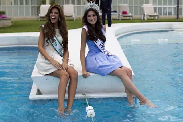 Miss Venezuela 2012 Maria Isler (R) and the first runner up Elian Herrera pose for the media after a news conference in Caracas August 31, 2012. Isler will represent the country in the 2013 Miss Universe pageant. (Photo by Carlos Garcia Rawlins/Reuters)