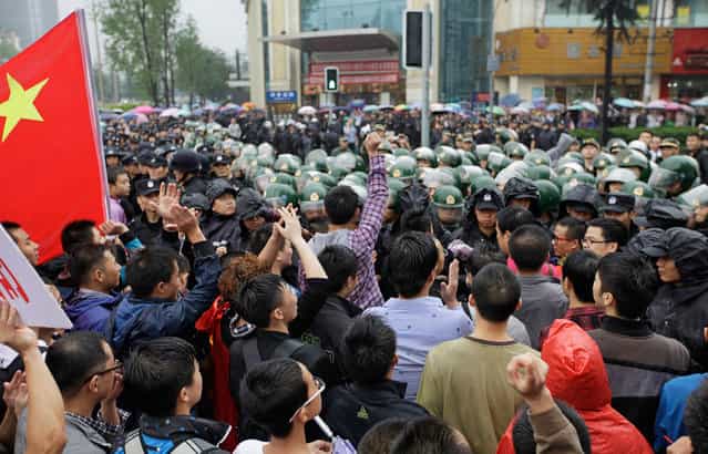 Riot police block protesters from accessing the American consulate during a protest against Japan's decision to purchase the Diaoyu/Senkaku Islands, in Chengdu, on September 16, 2012. Torrid protests against Japan broke out in Chinese cities for a second day on Sunday, prompting Japanese Prime Minister Yoshihiko Noda to urge Beijing to protect his country's companies and diplomatic buildings from fresh assaults. (Photo by Jason Lee/Reuters)