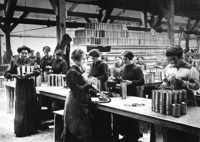 Women munitions workers in Paris, 1916. (Photo by Topical Press Agency)