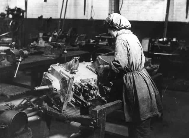 A Woman working on an engine in an engineering shop, circa 1915. (Photo by Topical Press Agency)