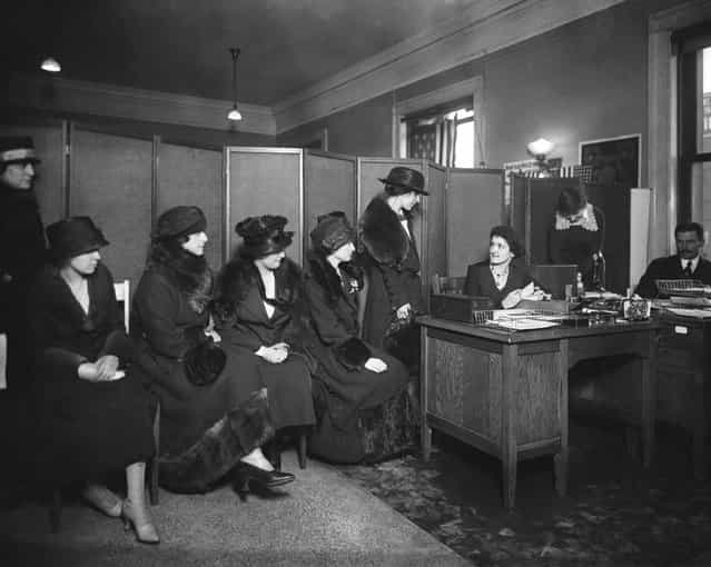 Women wait to ask about American Red Cross nursing positions in 1918. (Photo by Keystone View/FPG)