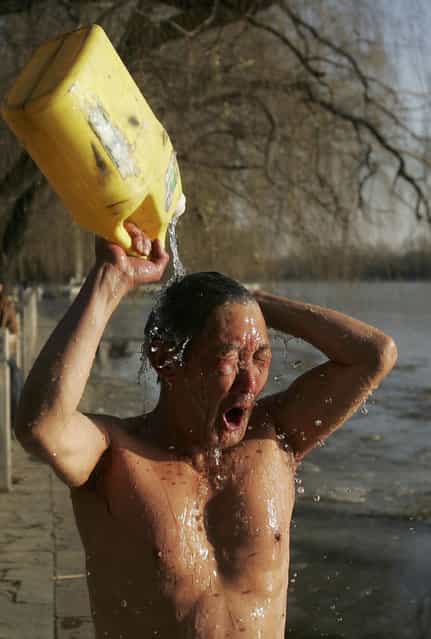 A swimmer washes himself after winter swimming at Shichahai Lake on December 15, 2005 in Beijing, China. Winter swimming is a popular sport among Beijing residents. (Photo by China Photos)