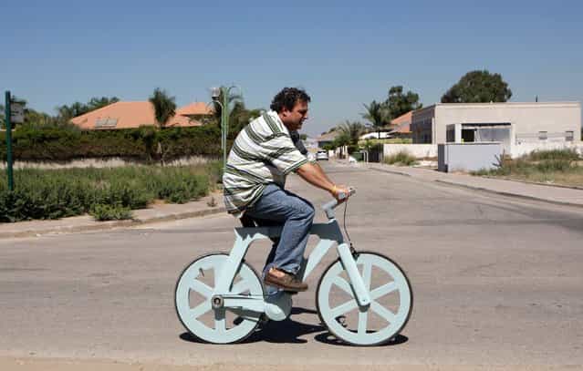 A bicycle made almost entirely of cardboard has the potential to change transportation habits from the world’s most congested cities to the poorest reaches of Africa, its Israeli inventor says. Izhar Gafni, 50, is an expert in designing automated mass-production lines. He is an amateur cycling enthusiast who for years toyed with an idea of making a bicycle from cardboard. He told Reuters during a recent demonstration that after much trial and error, his latest prototype has now proven itself and mass production will begin in a few months. (Photo by Baz Ratner/Reuters)