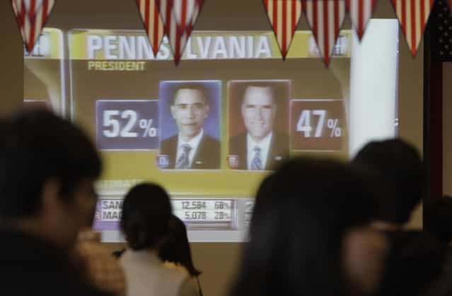 South Koreans watch an election broadcast on television on November 7, 2012 in Seoul, South Korea. South Koreans and Americans have been paying close attention to the U.S. presidential race between U.S. President Barack Obama and Republican presidential candidate, former Massachusetts Gov. Mitt Romney. (Photo by Chung Sung-Jun)