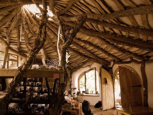 Hobbit house by Simon Dale
