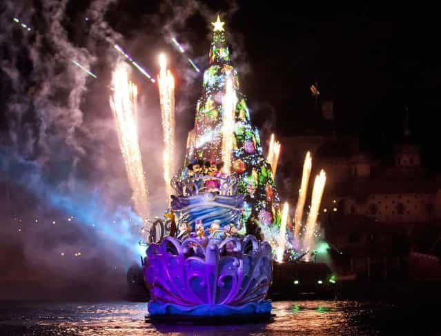 Tokyo DisneySea at Urayasu, Chiba prefecture, is holding Christmas festivities each night until December 25, 2012. At neighboring Tokyo Disneyland, the Christmas Fantasy parade is held twice daily at the theme park. (Photo by Disneyland)