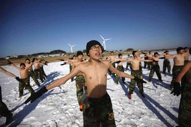 Students exercise during a winter military camp in Ansan, south of Seoul January 3, 2013. Hundreds of students between 11 and 17 years old attend winter boot camp training courses every year. The winter courses range from 4 to 14 days at the Blue Dragon Camp run by retired marines, which also offers summer boot camp for students. REUTERS/Kim Hong-Ji (SOUTH KOREA - Tags: EDUCATION MILITARY SOCIETY)
