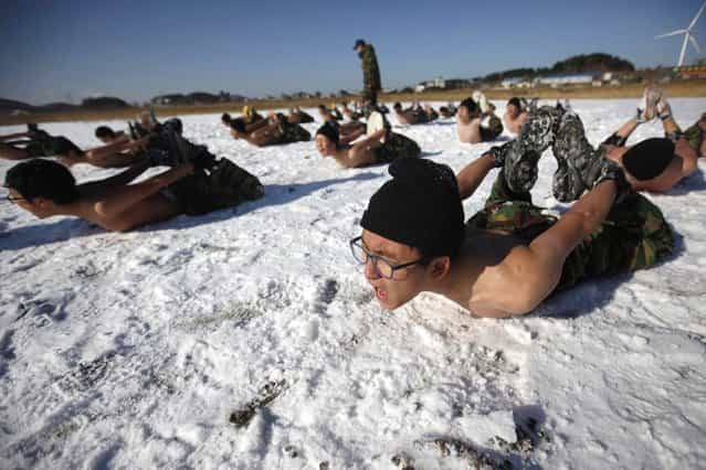 Students attend a winter military camp in Ansan, south of Seoul January 3, 2013. Hundreds of students between 11 and 17 years old attend winter boot camp training courses every year. The winter courses range from 4 to 14 days at the Blue Dragon Camp run by retired marines, which also offers summer boot camp for students. REUTERS/Kim Hong-Ji (SOUTH KOREA - Tags: EDUCATION SOCIETY TPX IMAGES OF THE DAY MILITARY ENVIRONMENT)