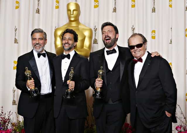 Best picture winner [Argo] producers George Clooney (L), Grant Heslov and Ben Afleck (2nd R) pose with their awards and presenter Jack Nicholson (R) at the 85th Academy Awards in Hollywood, California February 24, 2013. (Photo by Mike Blake/Reuters)