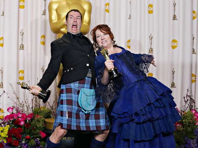 Mark Andrews (L) and Brenda Chapman pose with their Oscar for best animated feature film for [Brave] at the 85th Academy Awards in Hollywood, California February 24, 2013. (Photo by Mike Blake/Reuters)